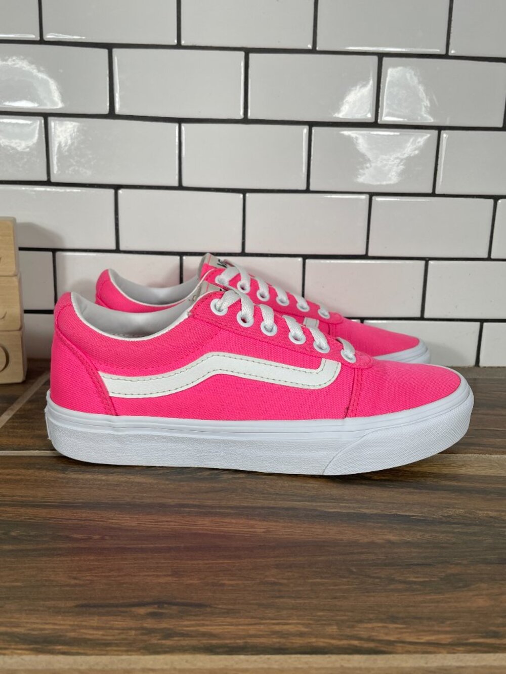 Vans Ward Shoes Womens Size 6.5 Neon Pink Canvas White Lace Up Skate Sneakers - Picture 7 of 16